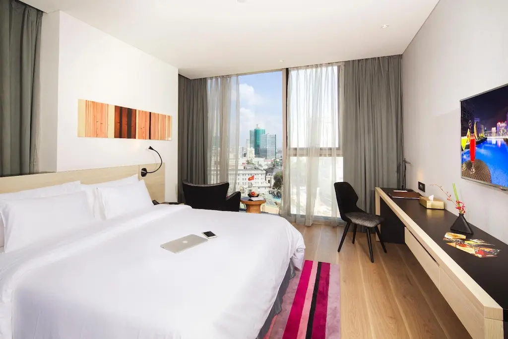 Deluxe - Bed