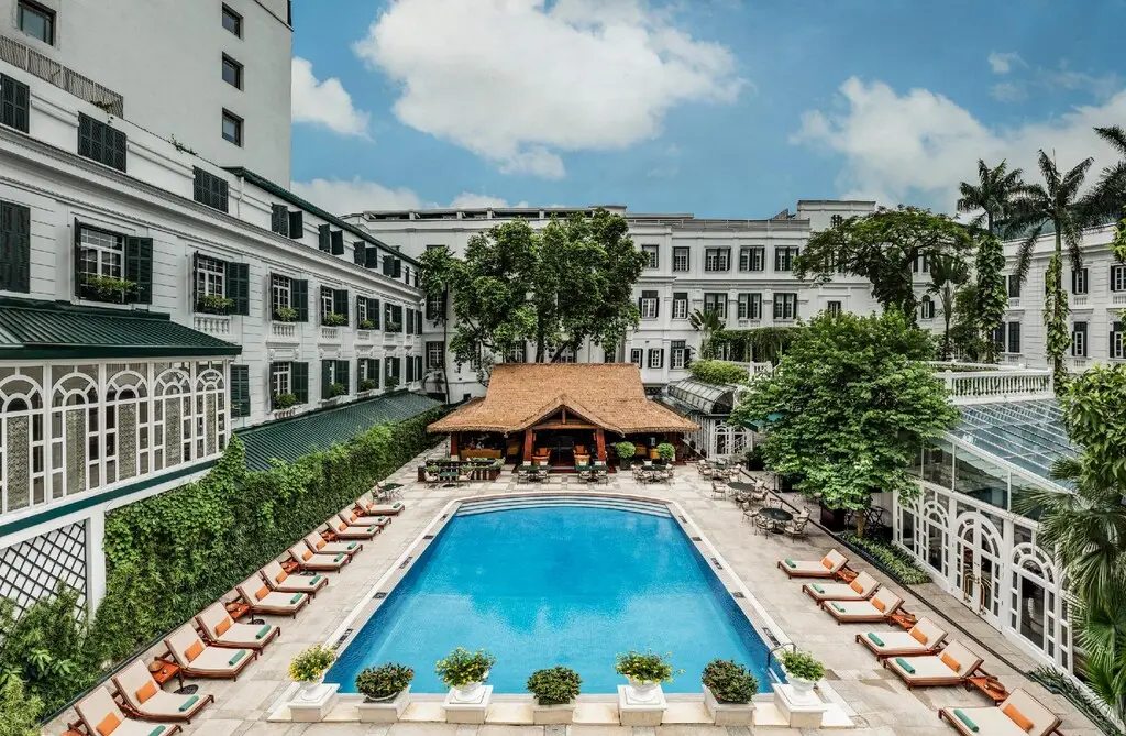 Swimming pool [outdoor]